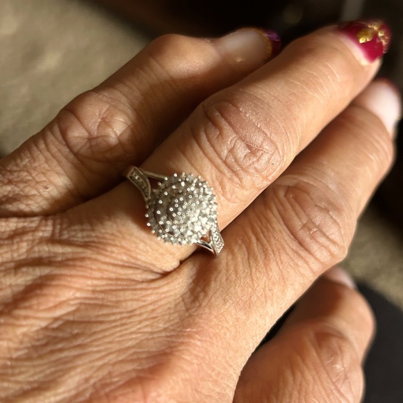 Diamond ring - Picture 1 of 3